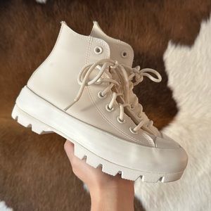 Converse Womens Size 5 Chuck Taylor All Star High Lugged Platform Rubber Cream